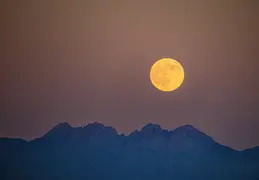 Moon 20251006 01