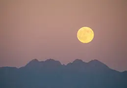 Moon 20251006
