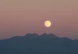 Moon 20251006 03