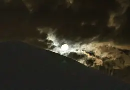 Moon n Clouds 20231026 06