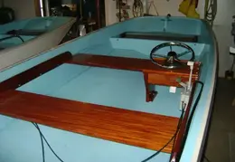 Boston Whaler 01