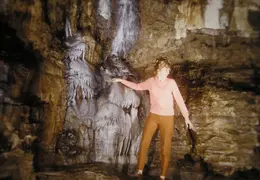 Howe Cavern 08