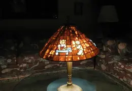 EO-Tiffany lamp Bear 2500 dollars