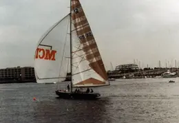 Americas Cup Yacht 1985 01