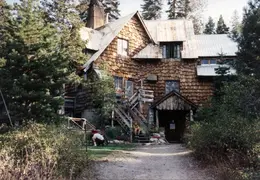 Claire Tappaan Lodge Norden 001